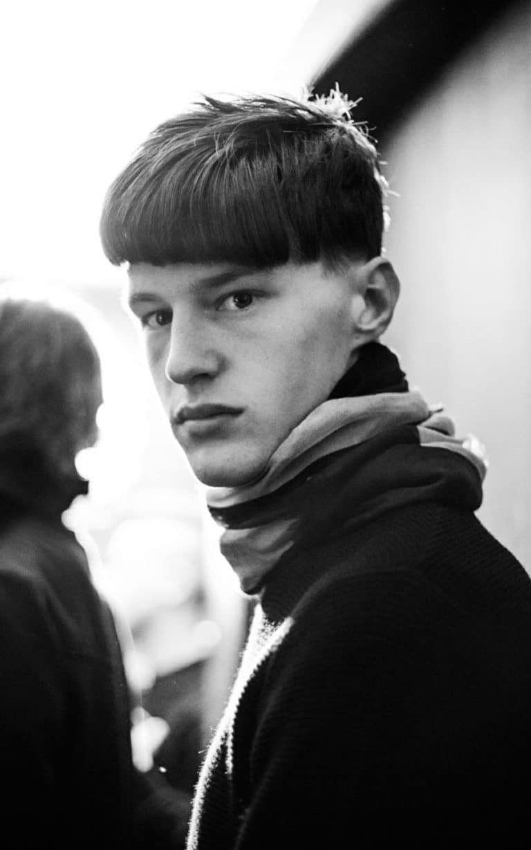 Coupe au bol pour homme comment la porter ? Idées et inspirations Young Gent Coupe au bol pour homme comment la porter ? Idées et inspirations Young Gent