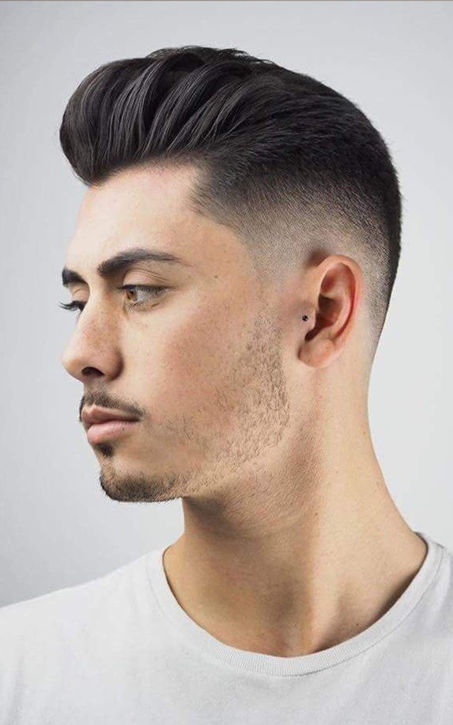 Coupe pompadour pour homme comment la porter ? Idées et inspirations Young Gent