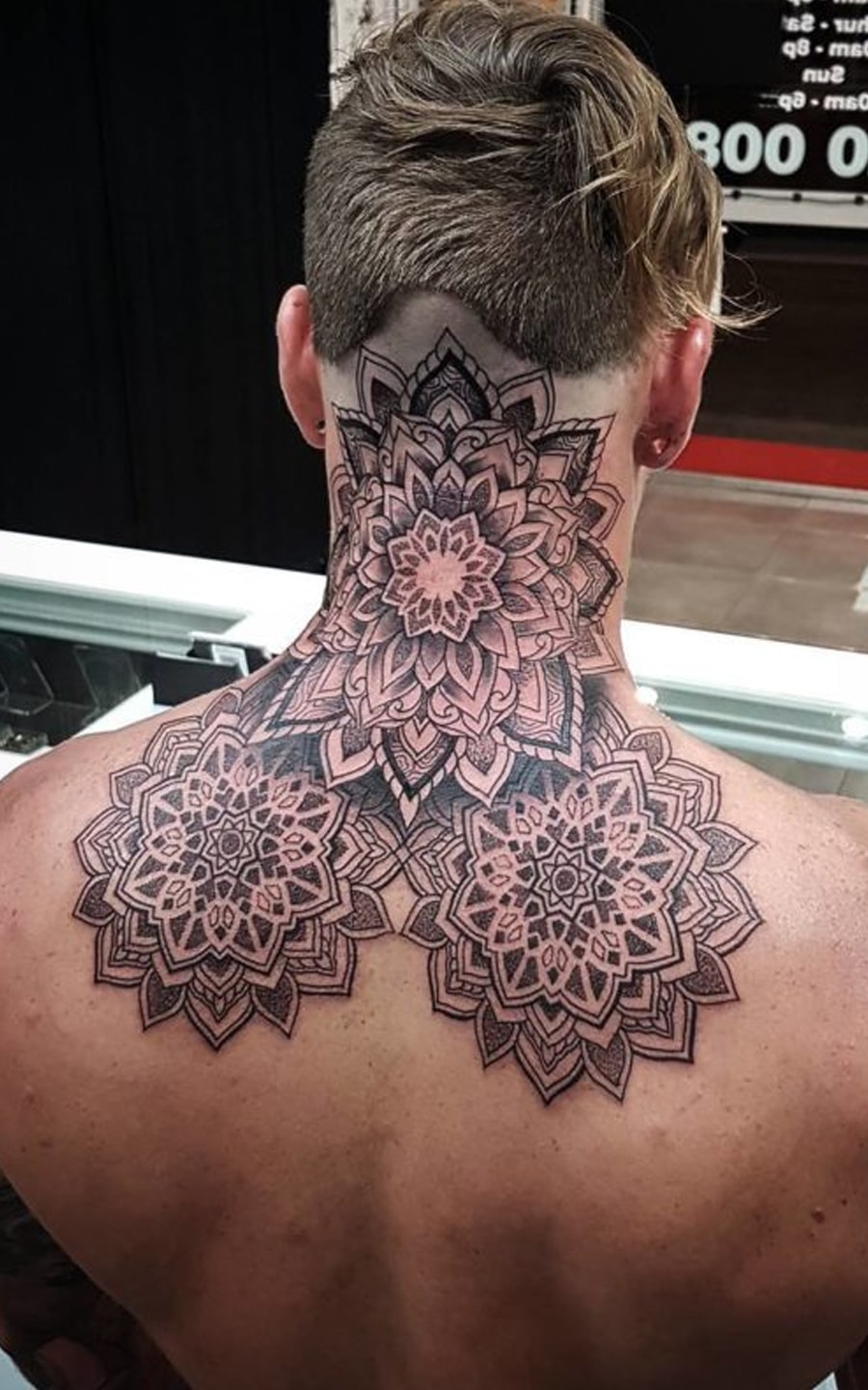 Tatouage homme sur le dos conseils, idées et inspirations Young Gent