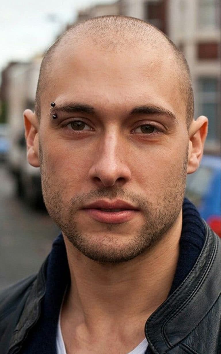 Piercing arcade pour homme Tout savoir Young Gent