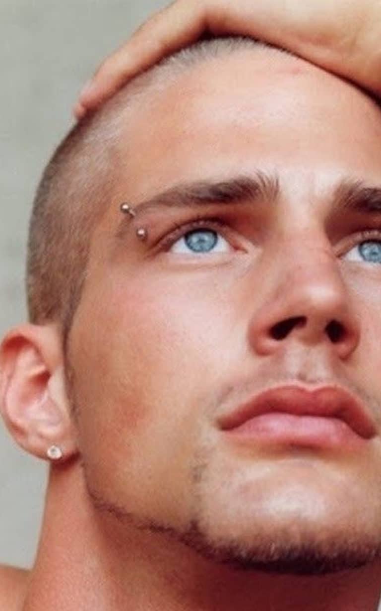 Piercing arcade pour homme Tout savoir Young Gent