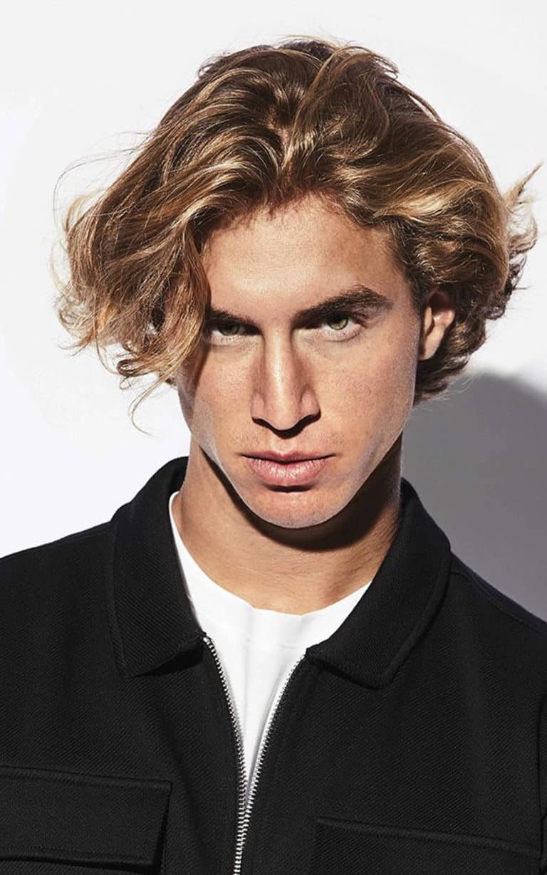 Les meilleures coupes de cheveux mi longs pour homme Young Gent