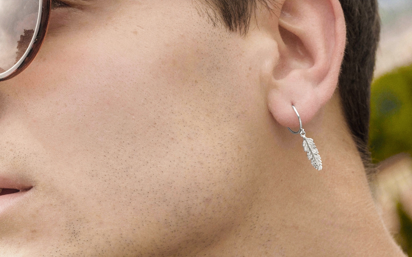 De Quel Coté Mettre Une Boucle D'oreille Pour Homme Boucle d’oreille homme : Comment la choisir et où porter ? - Young Gent