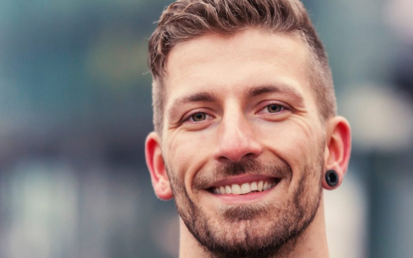 Boucle d’oreille homme Comment la choisir et où porter ? Young Gent