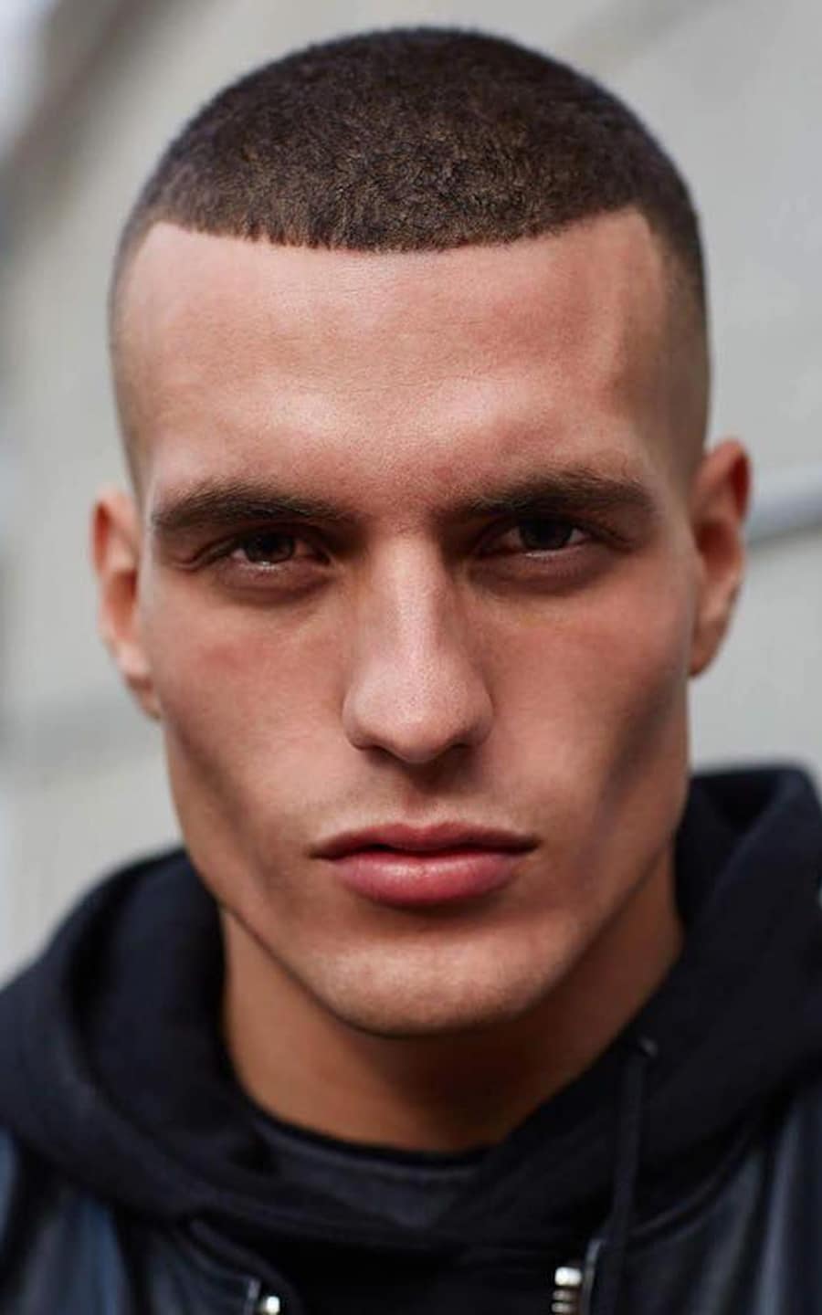 Coupe militaire pour homme Comment la porter ? Idées et inspirations Young Gent